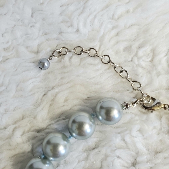 Pearl Necklace & 2 Piece Earrings Set - Picture 8 of 9